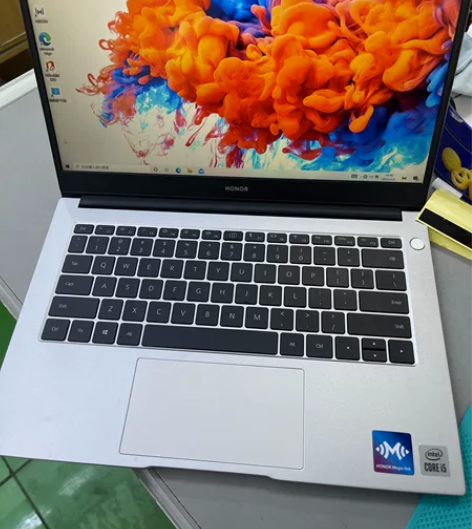 几乎全新 没有任何划痕，荣耀 ×14 NB...