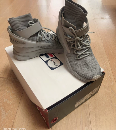 斐乐鞋子260 感兴趣的话点“我想要”和我...