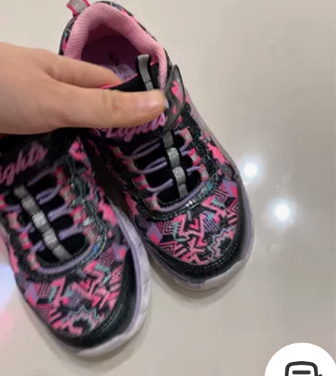 斯凯奇闪灯女童鞋，两双都是28.5码，内长...