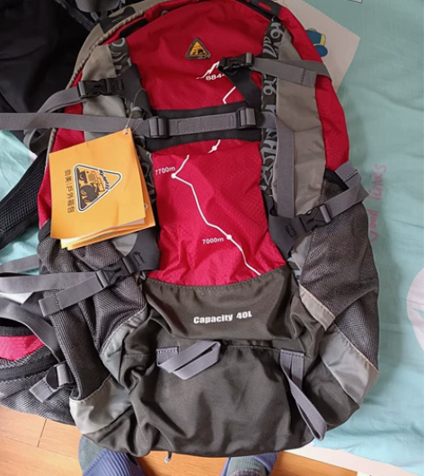 爱华仕箱包旗下运动品牌劲美防水耐磨轻便登山...