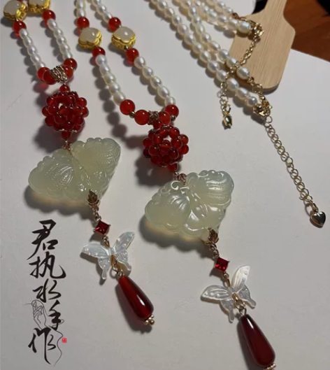 《团圞意》岫玉珍珠软璎珞辑珠红玛瑙蝶贝蝴蝶...