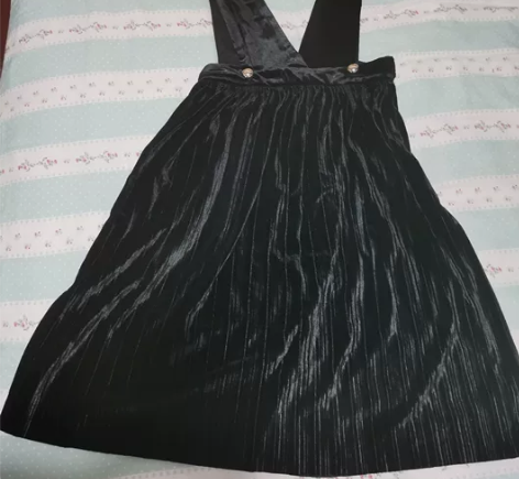 全新金丝绒背带裙一条,L码,建议108斤以...