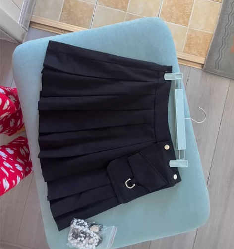 全新百褶裙,内衬是防走光短裤,腰围172,...