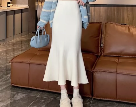 白色鱼尾裙 s码 就穿过一次拍照 有上身图...