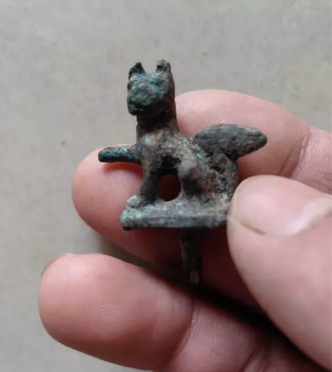 工艺品—唐鎏金狮子 感兴趣的话点“我想要”...