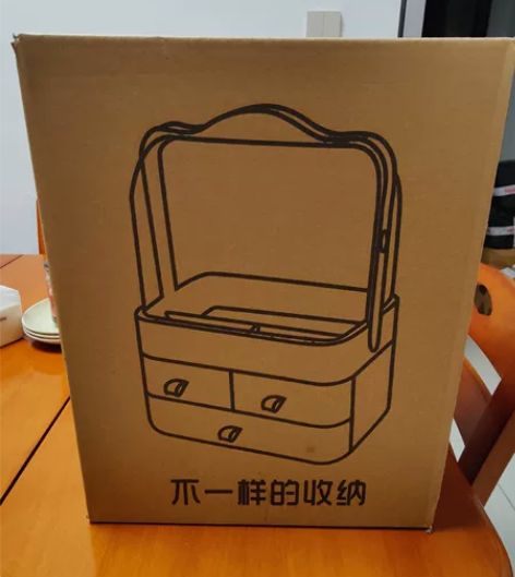 手提化妆品收纳盒 全新未拆封，包邮到家