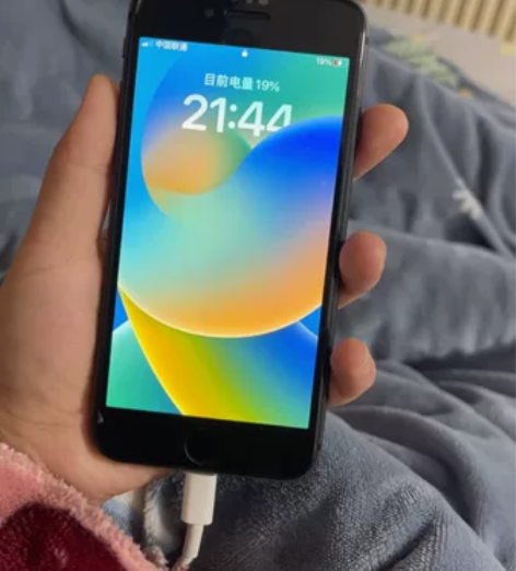 苹果8,全原64g,电池效率还有83,一直...