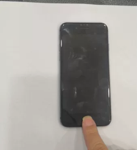 苹果8  国行  64g  后盖裂，手机其...