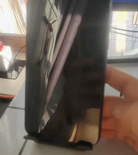出售闲置华为8x 4+128手机送手机壳两...