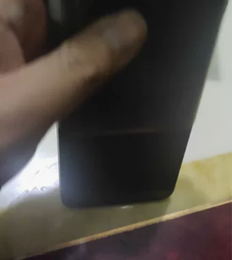 黑鲨3，自用 大概用了一年多，现在换了个黑...