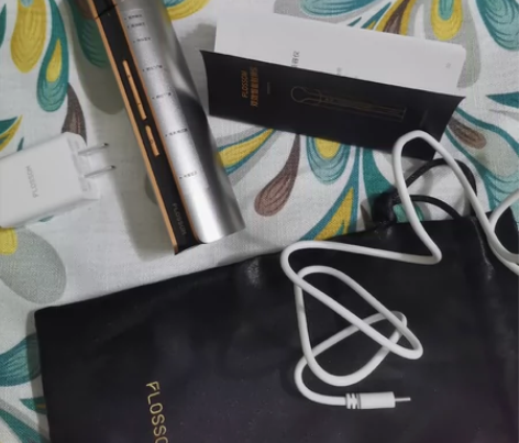 花至美容仪 9成新，二个新的胶无盒，图片实...