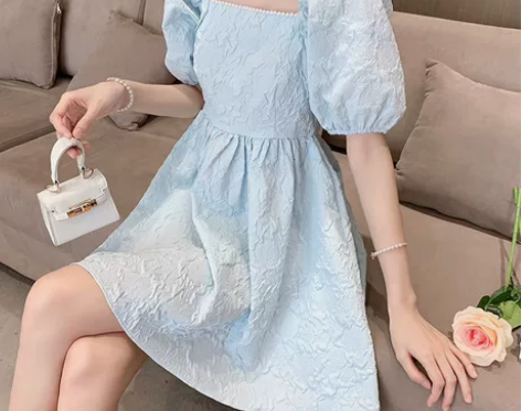 出闲置连衣裙 感兴趣的话点“我想要”和我私...