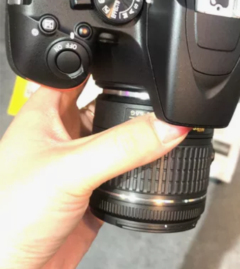 尼康D3500搭配18-55镜头 成色很新...