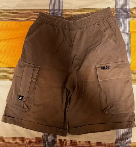 短裤,无破损无缝补,不起球不粘毛,尺码如图...