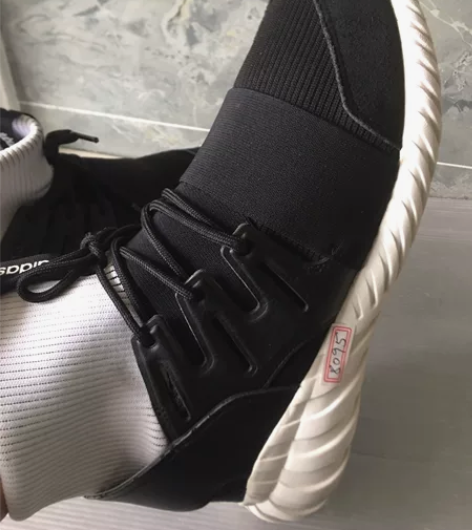 二手正品阿迪髙帮透气休闲运动鞋43码  保...