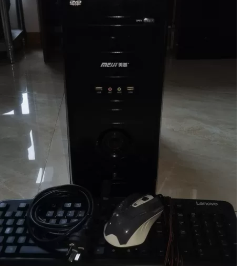 办公电脑主机,送键盘鼠标一套,带电源线,四...