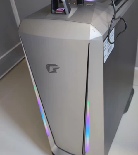 七彩虹电竞主机，亮得一批，全新机 处理器:...