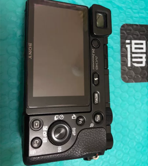 sony a6000带七巧匠55mmf1....