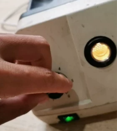 徕卡CLS 100X显微镜冷光源，成色如图...