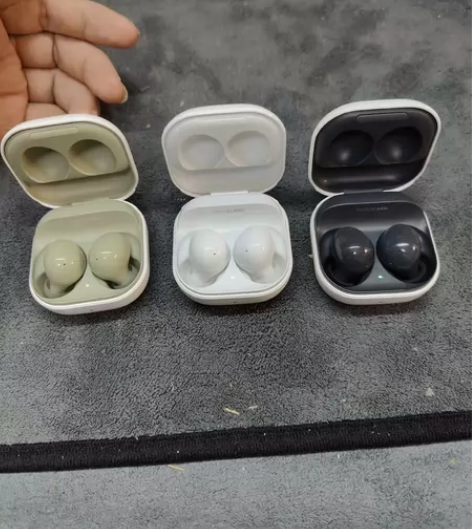 三星Galaxy Buds2 成色9新左右...