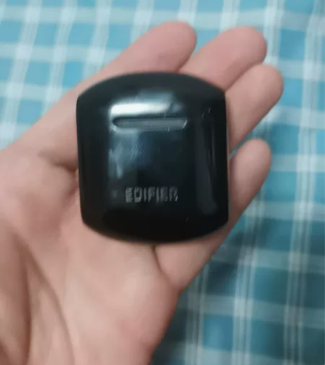 漫步者耳机，上大学的时候在京东买的，然后去...