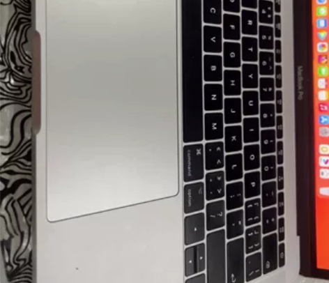 个人一手苹果笔记本!2017年macboo...