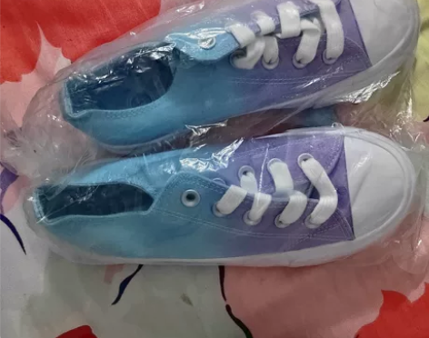 女士帆布鞋，37码。渐变，买来一次没穿过，...