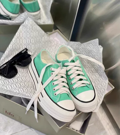 全新果绿色厚底帆布鞋 感兴趣的话点“我想要...