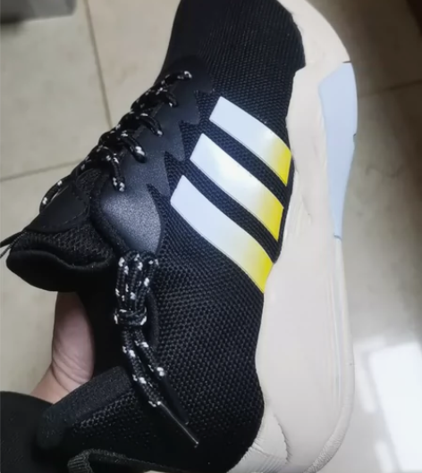 李宁高弹运动鞋。39码全新正品。全脚掌防滑...