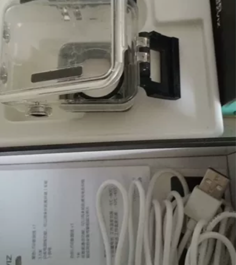 萤石运动相机，带行车记录仪功能，说明书包装...