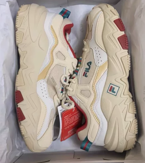 斐乐女鞋36.5码掠夺者全新 感兴趣的话点...