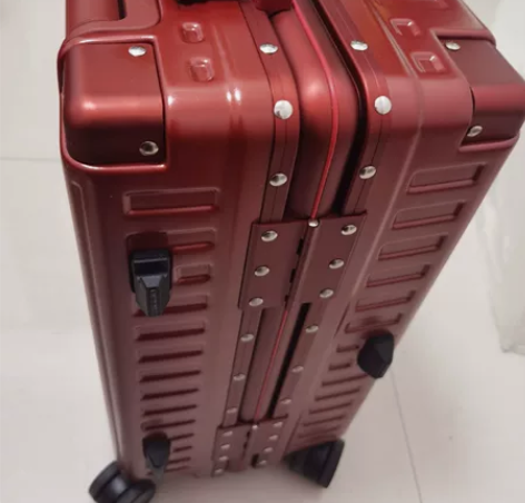 漫游20寸旅行箱 几乎全新，有箱套，非常干...