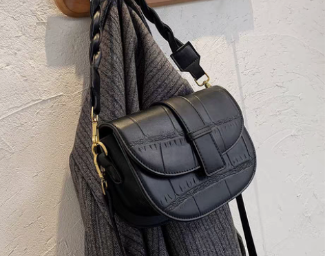 转卖天彩翼飞 女士包 不包邮 全新 感兴趣...