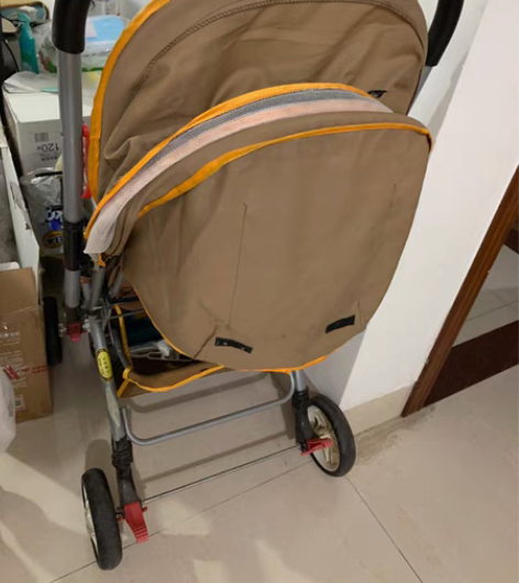 婴儿车原价800现在卖掉。 一切功能正常，...
