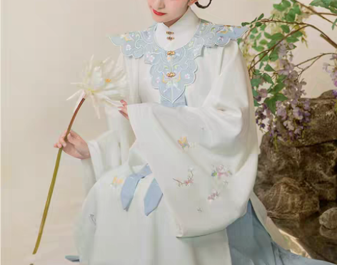 转卖一整套  包装都在  正品全新 50块...