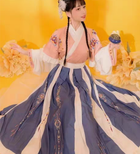 包邮【全新】吊牌还在！ 全新 艺缕原创芙蕖...