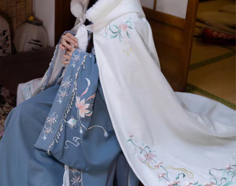 转卖《可出可幻》清梳原创凝香汉服斗篷女长款...