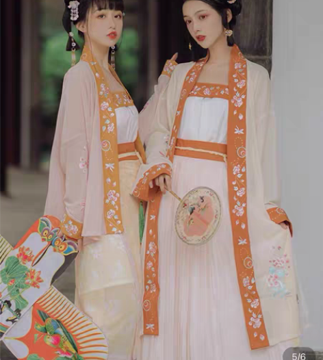 包邮仙楚姬汉服出 包邮可小刀 感兴趣的话点...