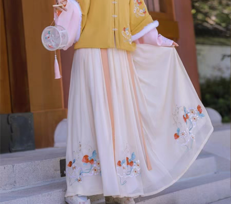 包邮S码米色下裙和暗黄色里衣两件套，标价包...