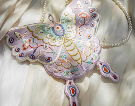 包邮司南阁原创蝴蝶汉服女单肩斜挎双面重工蝴...