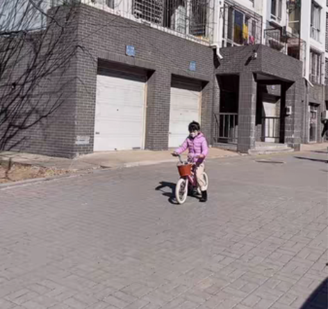 转卖凤凰儿童自行车童车14寸 98新吧，我...