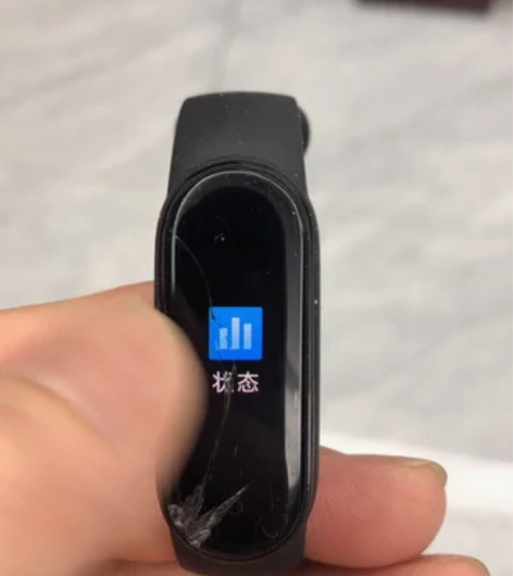 包邮小米手环5标准版,掉地上屏幕摔裂了。功...