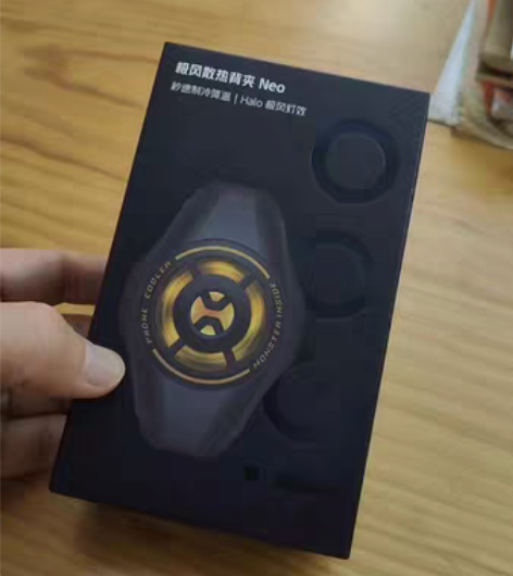 包邮手机散热背夹，直播打游戏用都行。全新的...