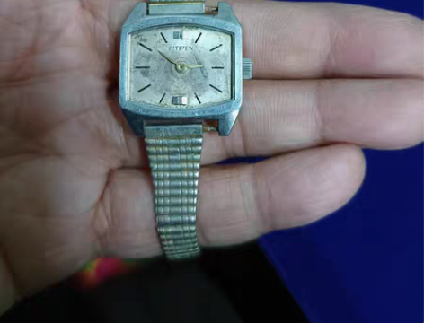 刚收的一块西铁城女表 品如图，没有蒙子了，...