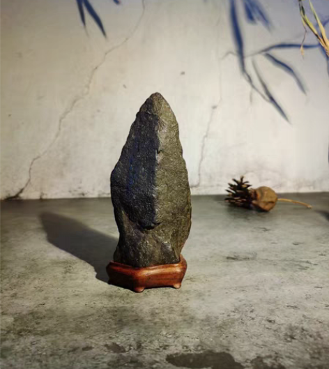 包邮清，案头赏石，此石应为旧石器时代打制石...