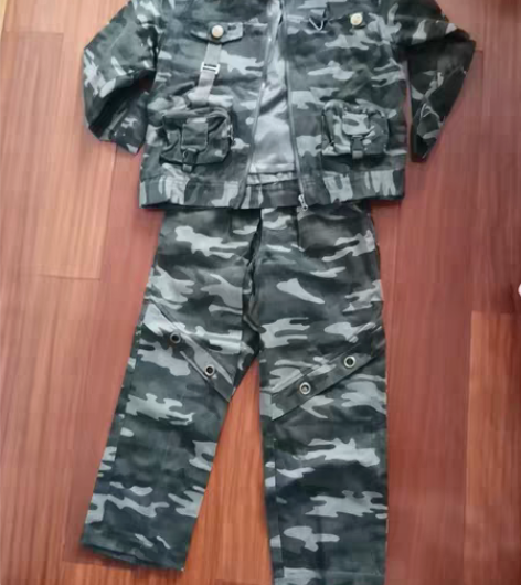 儿童迷彩服，质量特别好，不是很薄的那种，上...