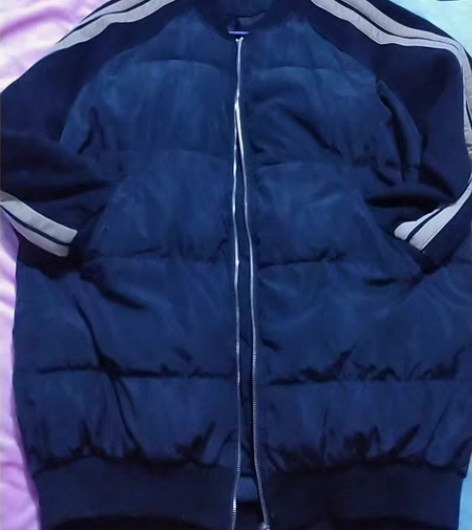 包邮棒球棉服，拼接棉服，袖子是昵子的，看上...