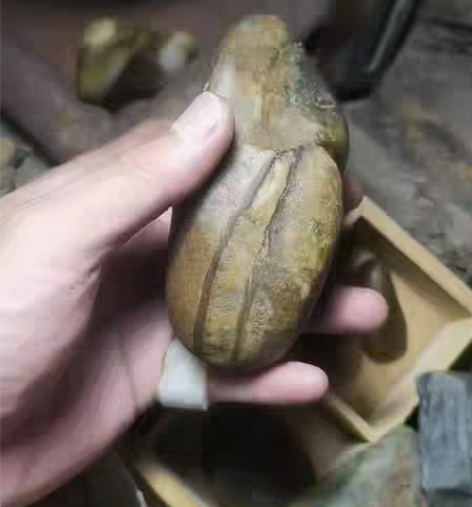 包邮和田籽料，大把件，锦灰堆题材料 感兴趣...