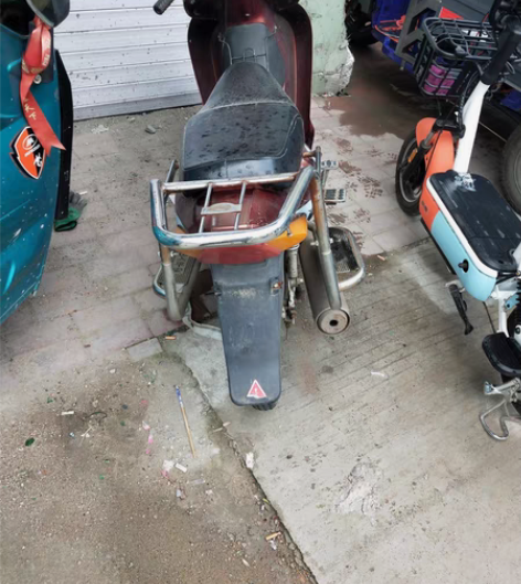 包邮三鑫110摩托车，省油。新换的车胎，车...