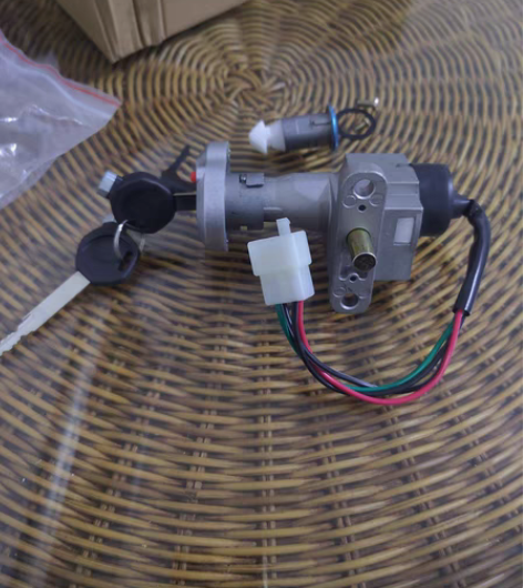 全新电动车套锁，低价出，西山区万达广场旁边...